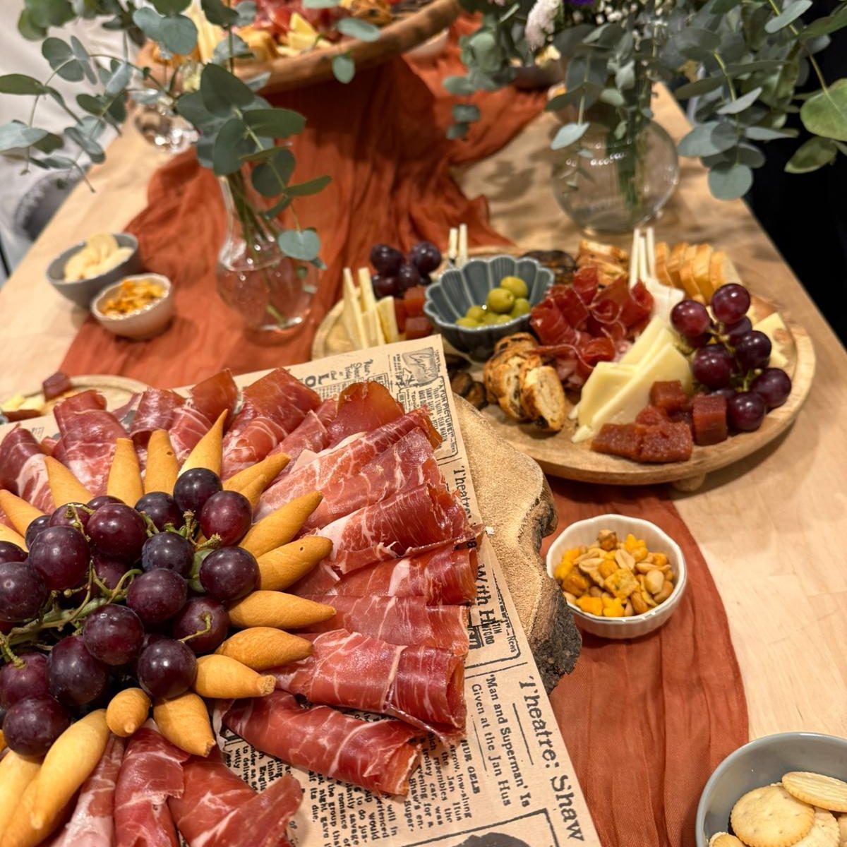 aperitivo con vino durante taller creativo