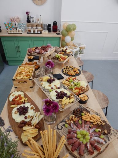 Preparación del salón para celebración especial