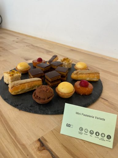 Surtido de postre en formato cóctel