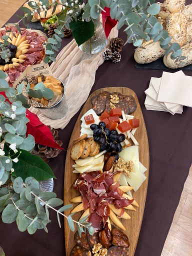 Catering delivery con presentación cuidada para evento