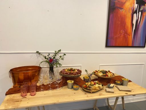 Montaje gastronómico de cumpleaños sorpresa en salón privado