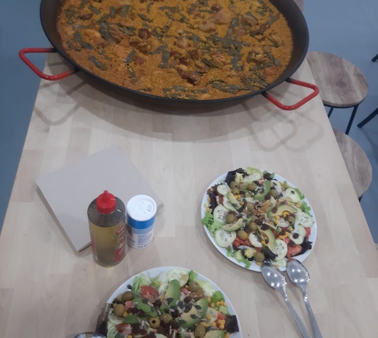 Catering para empresas, arroces y aperitivos, menús cerrados para grupos Paella y ensaladas para empresas
