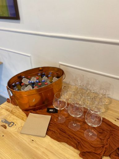 Corner de bebidas personalizado en cumpleaños sorpresa celebrado en GDM