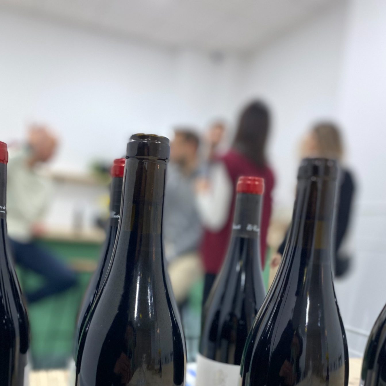 Menú para grupos en Valencia Grupo de amigos celebrando