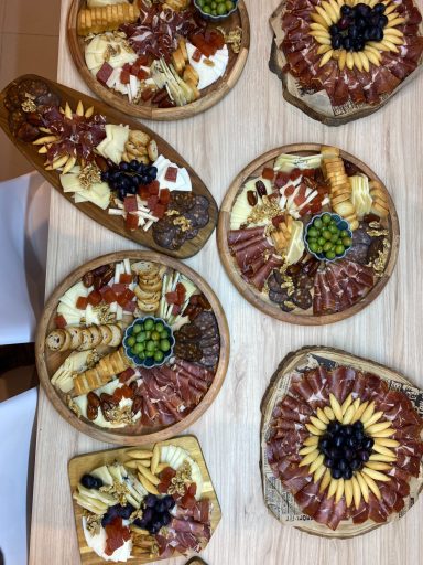 Catering delivery para celebración familiar en Valencia tablas de embutido a domicilio