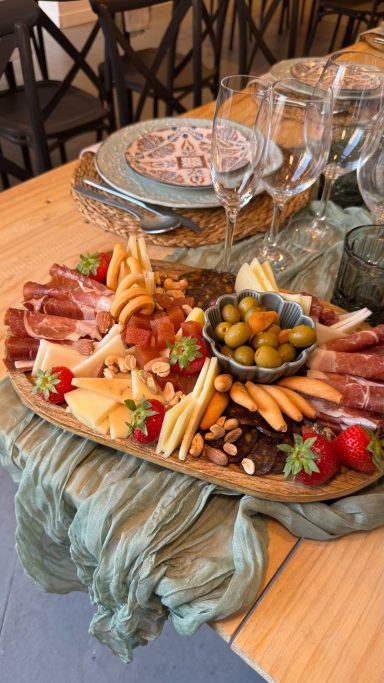 Servicio gastronómico personalizado para celebración de fin de grado en salón GDM