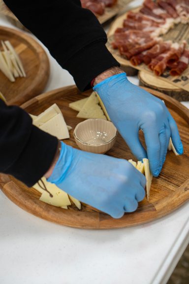 Preparación logística de catering delivery para acto oficial fallero en Quart de Poblet