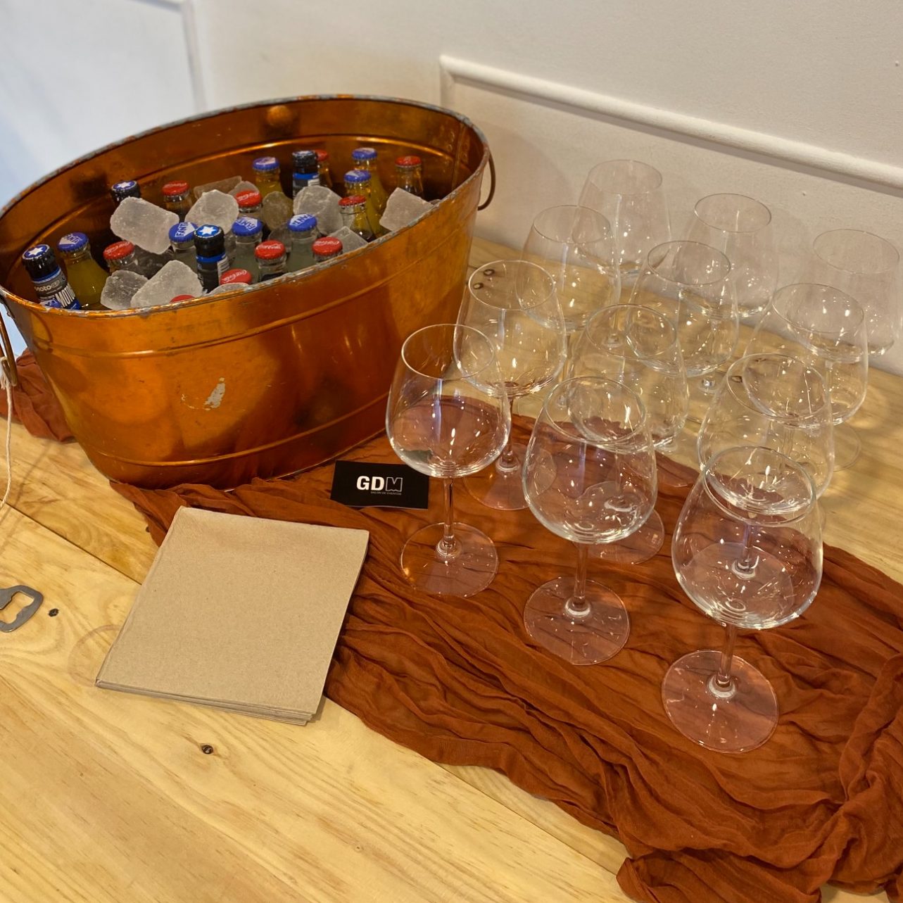 aperitivo y bebida en espacio para celebraciones en Valencia