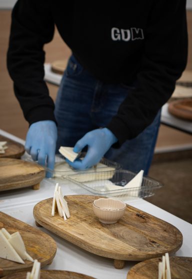 Detalle del género fresco preparado para servicio tipo cóctel en acto institucional