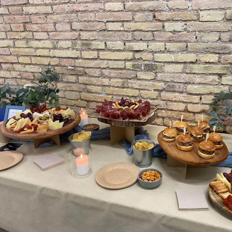 Tablas completas de aperitivo Catering y aperitivos a domicilio en Valencia para particulares y empresas