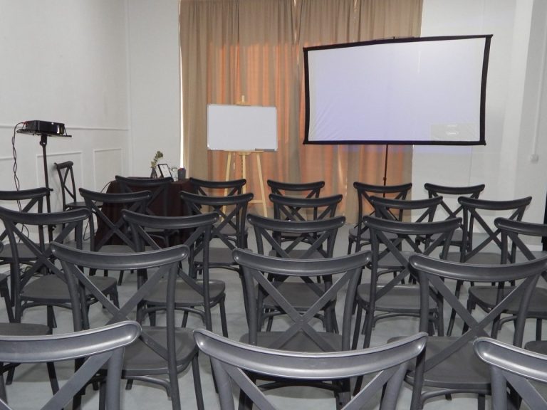 Espacio para eventos preparado para comida de Navidad de empresa Espacio para eventos preparado para comida de Navidad de empresa