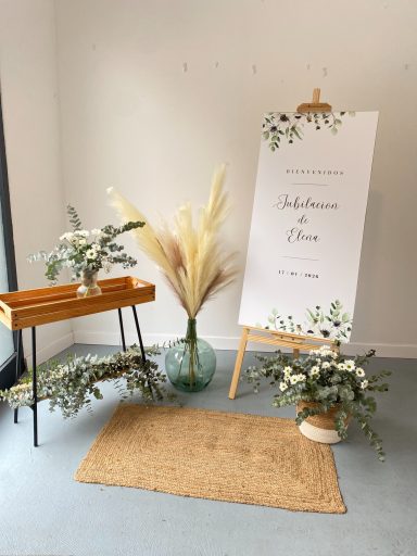 Decoración cuidada en salón de eventos