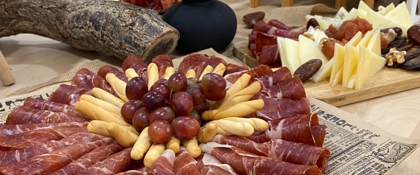 Jamón reserva, quesos y frutos secos, aperitivo en GDM Valencia Aperitivo con jamón y quesos