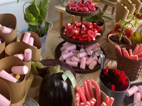 Candy bar valencia personalizado a medida Detalle de chucerias en candy bar